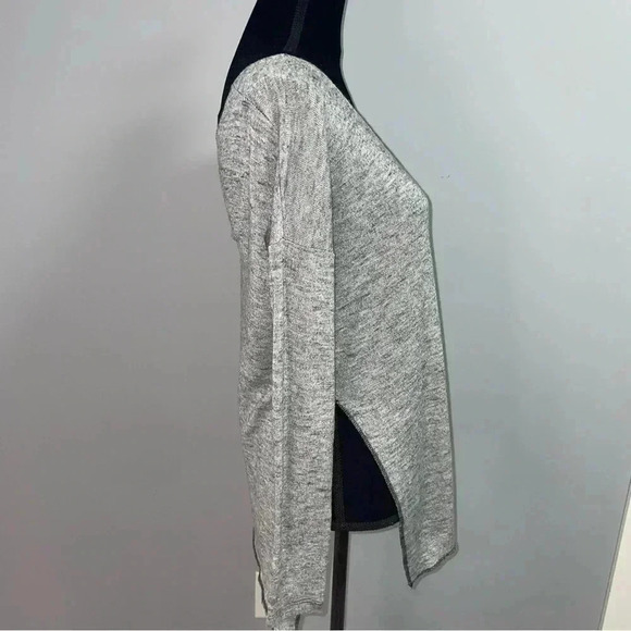 Aritzia - Wilfred Sherbrooke V-Neck  Side Slit Top - Picture 5 of 7